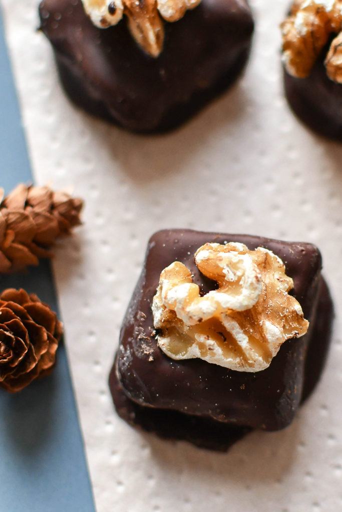 Pralinen mit Marzipan, Walnuss und Aprikose - vintage-diary